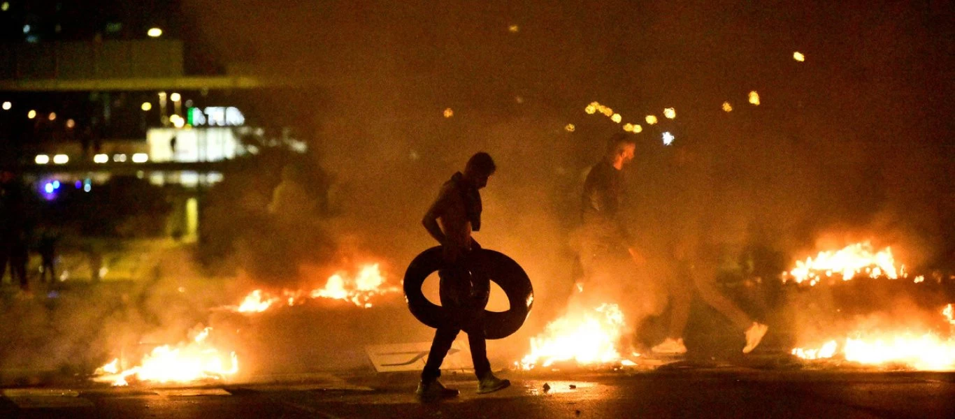 Ισλαμιστές καίνε τη Σουηδία επειδή καταστράφηκε ένα κοράνι - Οι Σουηδοί συλλαμβάνουν δεξιούς για να τους κατευνάσουν!